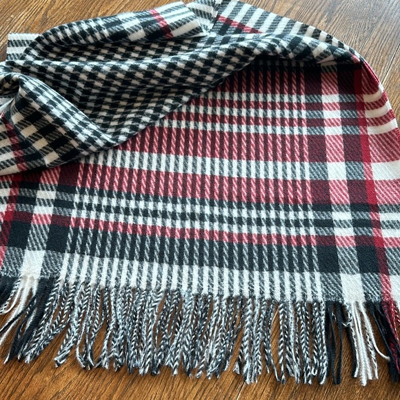 Nwot. Olsen winter scarf - Picture 2 of 3